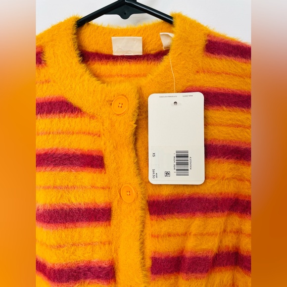 Levis fuzzy sweater (Multiple sizes) - Picture 5 of 12